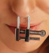 STEEL BONDAGE NOSE SHACKLE